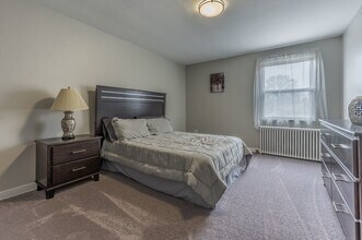 Alvern Gardens Apartments in Pittsburgh, PA - Building Photo - Building Photo