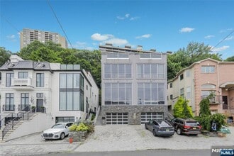 760A Undercliff Ave in Edgewater, NJ - Building Photo - Building Photo