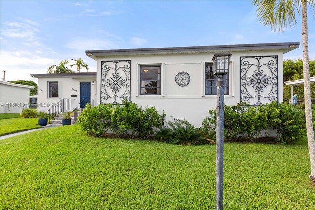8461 SW 33rd Terrace in Miami, FL - Building Photo - Building Photo