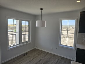 442 Osborne Dr SW in Airdrie, AB - Building Photo - Building Photo