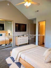 910 Garden Dr in Harrisonville, MO - Foto de edificio - Building Photo