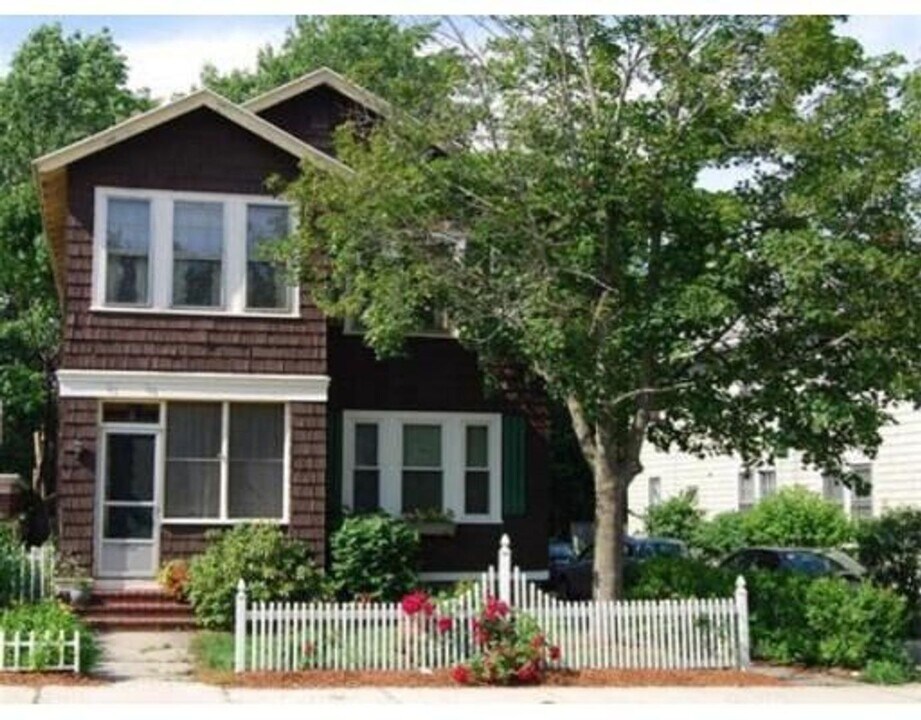 147 Oakland Ave in Methuen, MA - Building Photo