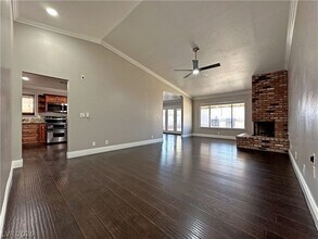 2414 La Casa Dr in Henderson, NV - Building Photo - Building Photo