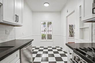 8433 Blackburn Ave in Los Angeles, CA - Building Photo - Building Photo