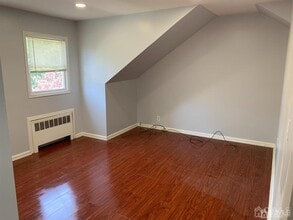 30 N Juliet St in Woodbridge Township, NJ - Building Photo - Building Photo