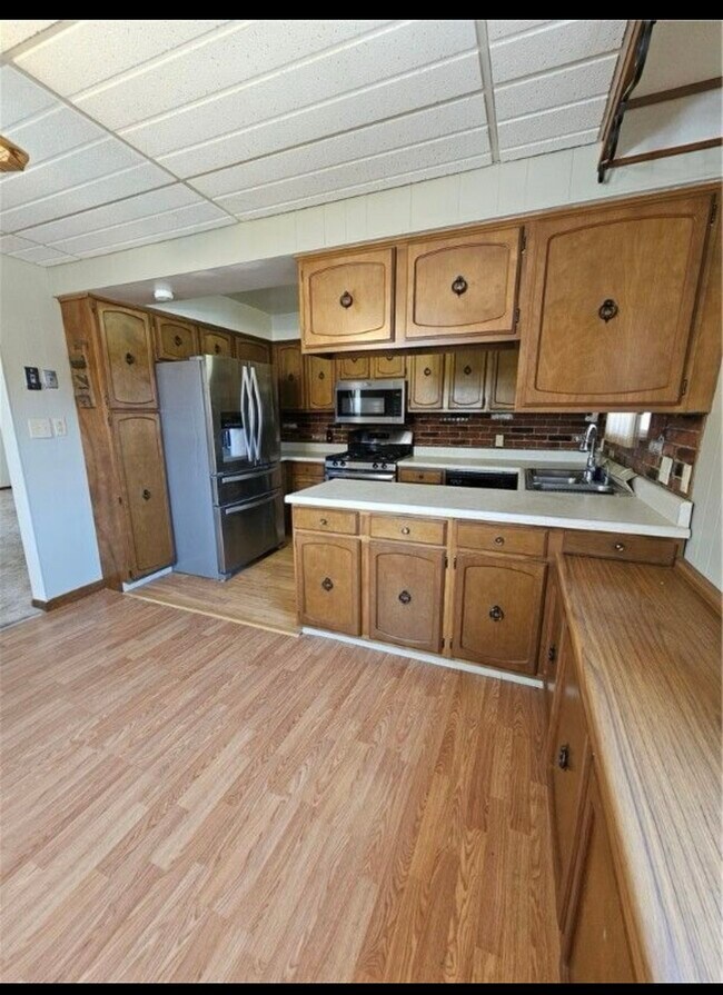 915 Corbet St, Unit Apt 2 in Tarentum, PA - Building Photo - Building Photo