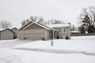 359 Brookestone Dr SE in Rochester, MN - Building Photo