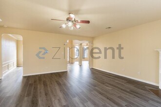 498 Crossland Dr in Killeen, TX - Foto de edificio - Building Photo