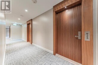 15 Queens Quay E in Toronto, ON - Building Photo - Building Photo