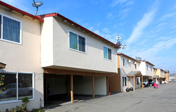 Carol Apartments in Livermore, CA - Foto de edificio - Building Photo