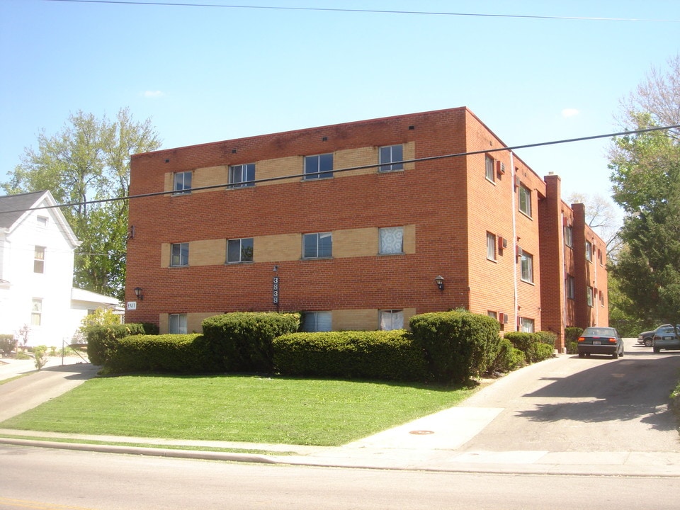3838 Washington Ave in Cincinnati, OH - Foto de edificio