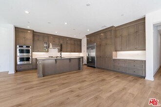 20705 Butternut Cir in Los Angeles, CA - Building Photo - Building Photo