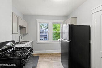 831 Washington Ave in Albany, NY - Building Photo - Building Photo