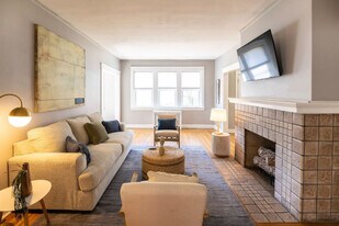 2584 Madison Rd in Cincinnati, OH - Building Photo