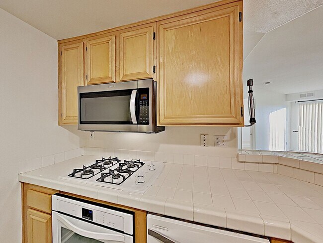 11145 Affinity Ct in San Diego, CA - Building Photo - Building Photo