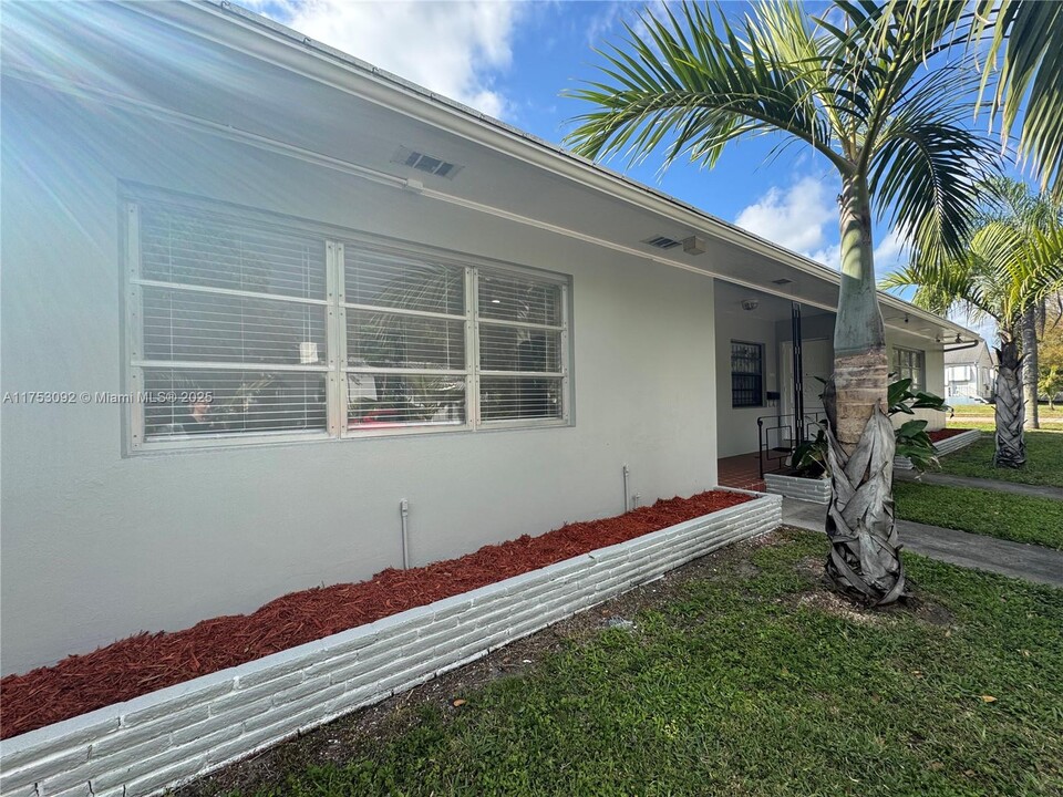 1110 S 19th Ave in Hollywood, FL - Building Photo