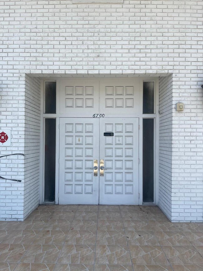 6700 NE 22nd Way in Fort Lauderdale, FL - Building Photo - Building Photo
