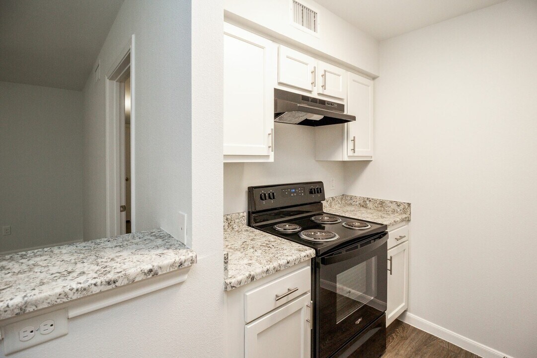 Vanderbilt in Clute, TX - Building Photo