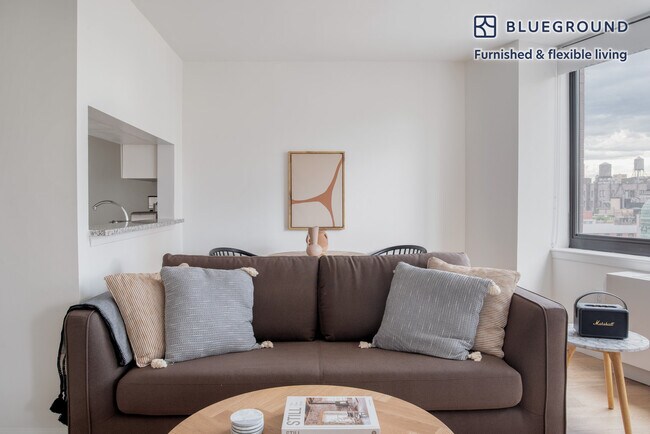 1 Union Square South in New York, NY - Building Photo - Building Photo