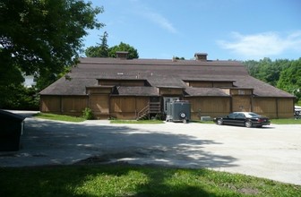 Arbor Valley Apartments in Hartland, WI - Building Photo - Building Photo