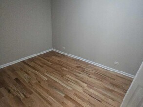 5709 W Irving Park Rd in Chicago, IL - Building Photo - Building Photo