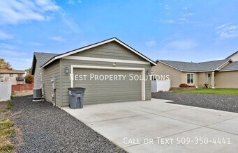 322 W 6th St in Warden, WA - Building Photo - Building Photo