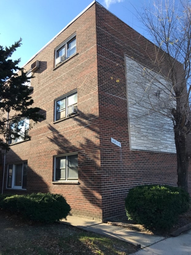 6811 Pershing Rd Rentals in Stickney, IL