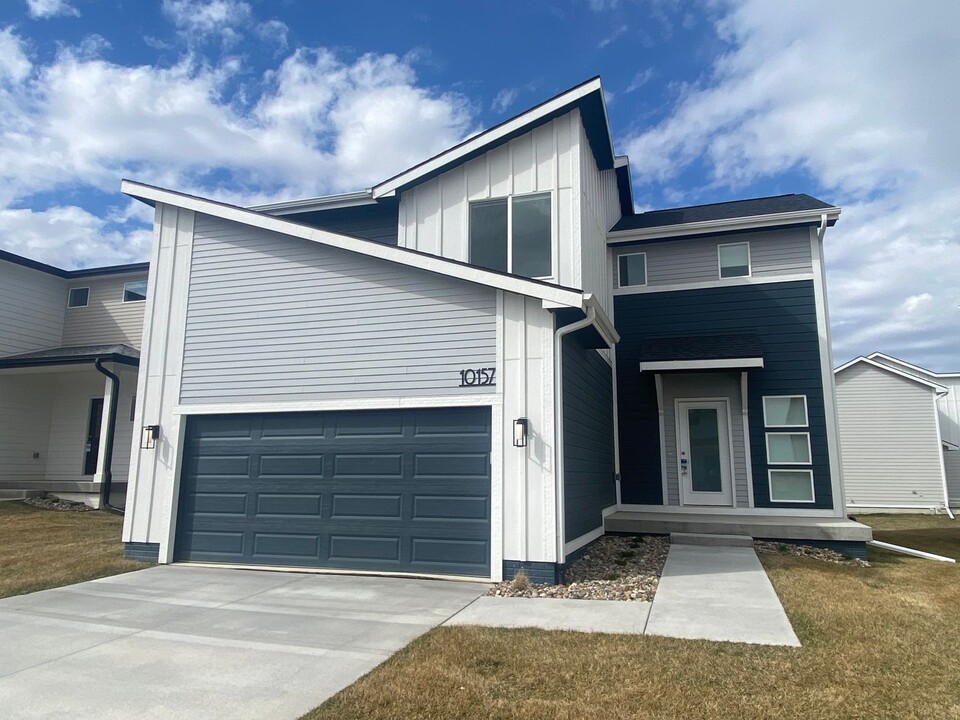 10157 Divine Pl in West Des Moines, IA - Foto de edificio