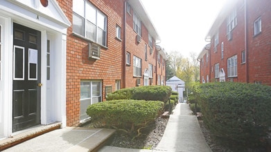 Villager Apartments in Irvington, NJ - Building Photo - Building Photo