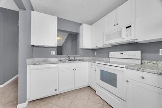 3171 SE Aster Ln in Stuart, FL - Building Photo - Building Photo