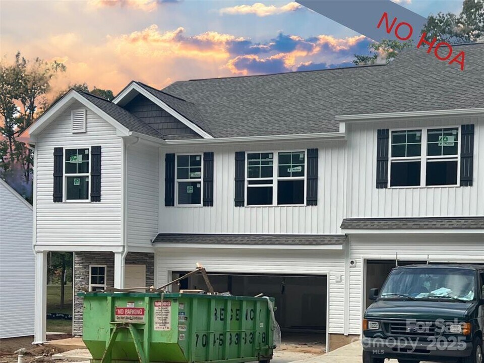 4909 Lebanon Dr in Charlotte, NC - Building Photo