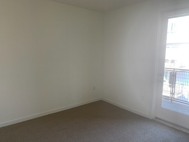 632 Lucas Ave in Los Angeles, CA - Building Photo - Building Photo