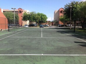 10233 NW 9th St Cir in Miami, FL - Building Photo - Building Photo