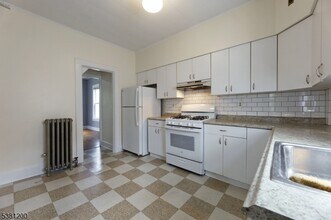 35 Montrose Ave in Verona, NJ - Foto de edificio - Building Photo