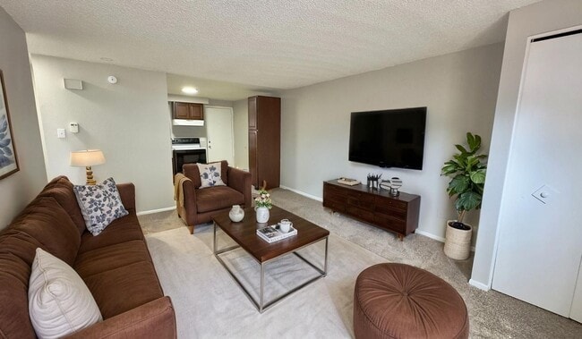 property at 2915 Straus Ln