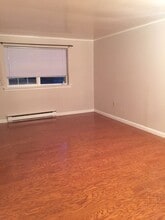 35 Berlin St, Unit 202 in Clinton, MA - Foto de edificio - Building Photo