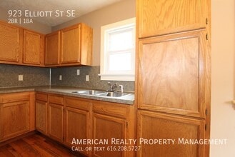 923 Elliott St SE in Grand Rapids, MI - Building Photo - Building Photo
