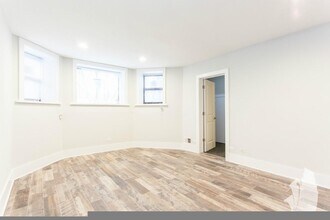 2922 W Logan Blvd, Unit 2922-G in Chicago, IL - Building Photo - Building Photo