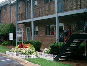 Westhampton Court Apartment Homes in Atlanta, GA - Building Photo - Building Photo