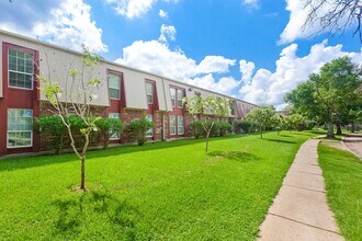 Whispering Palms in New Orleans, LA - Building Photo - Building Photo