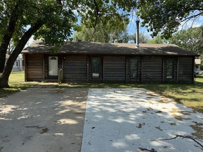 3649 SW Kirklawn Ave in Topeka, KS - Building Photo - Building Photo