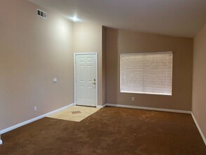 4 Rue De Parc in Henderson, NV - Building Photo - Building Photo