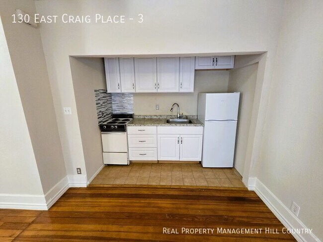 130 E Craig Pl in San Antonio, TX - Building Photo - Building Photo