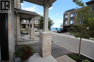 27 Waterview Ln in Grimsby, ON - Building Photo - Building Photo
