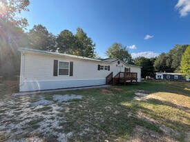 16 Madison Dr in Trafford, AL - Building Photo