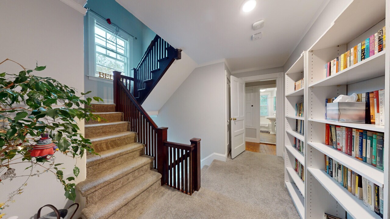 16 Linder Ter, Unit 1 in Newton, MA - Foto de edificio