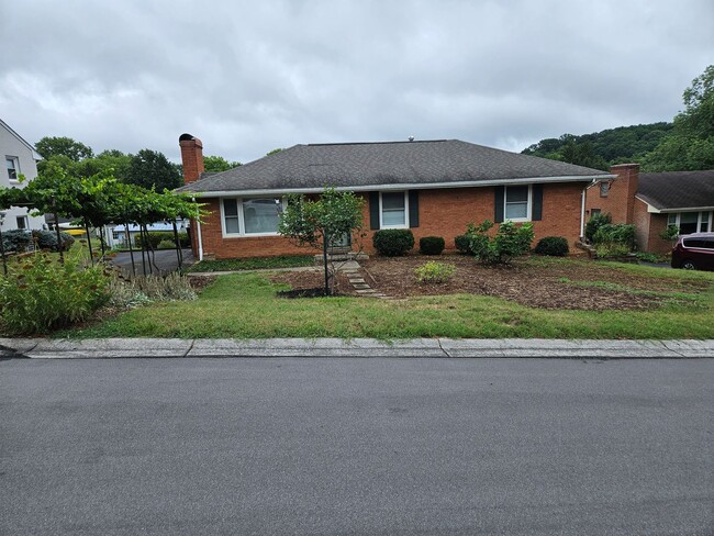 property at 3916 Gallatin St