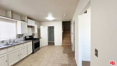 19040 Bassett St in Los Angeles, CA - Building Photo - Building Photo