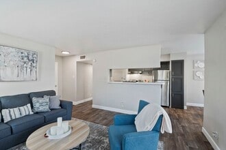 Hampton Courts in Columbia, SC - Building Photo - Building Photo