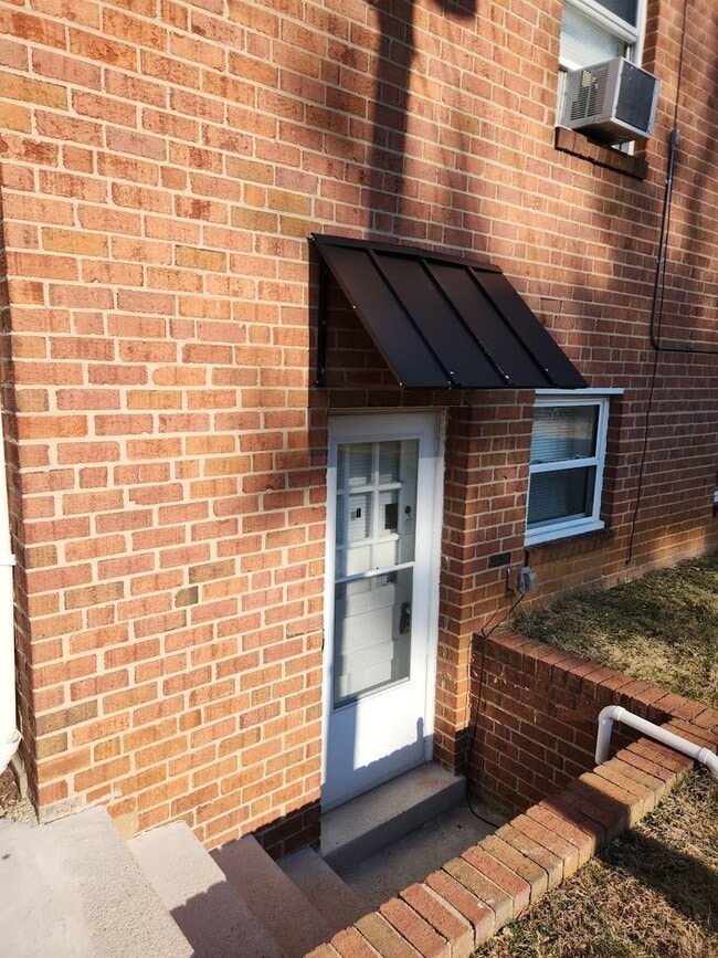 8201 Houston Ct in Takoma Park, MD - Foto de edificio - Building Photo